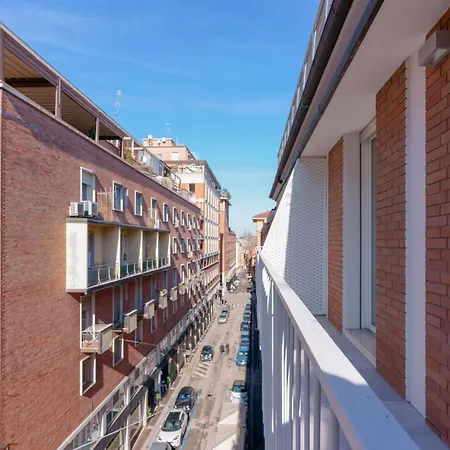 L'attico Dell'edera - Panoramic View With Jacuzzi * Bolonia